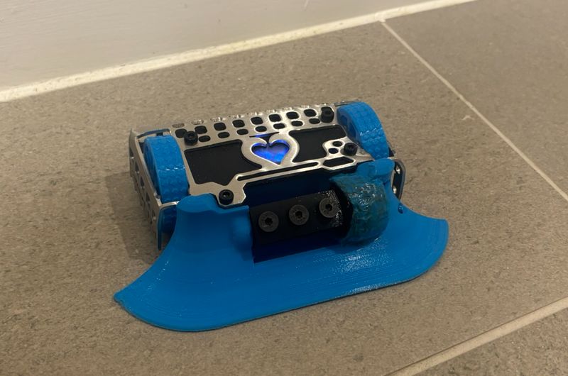 David Spade, a blue 3D printed wedge antweight with a locking-pliers weapon